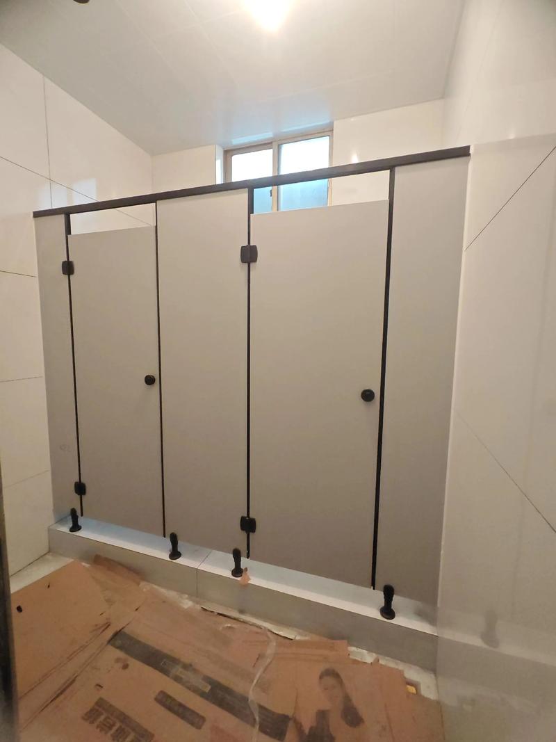 專業定制無錫公共衛生間隔斷，打造安全、美觀、實用的空間