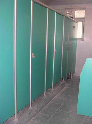 四川地區(qū)衛(wèi)生間隔斷選購(gòu)指南 材質(zhì)、防潮與區(qū)域考量