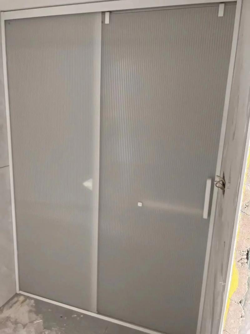 白色淋浴房 超白長虹玻璃磨砂，打造高級感與通透兼?zhèn)涞男l(wèi)浴空間